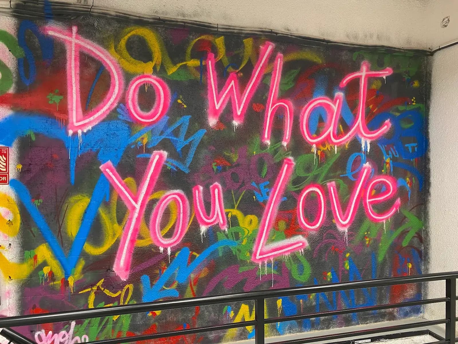 C9 SMART HUB interior photo 6