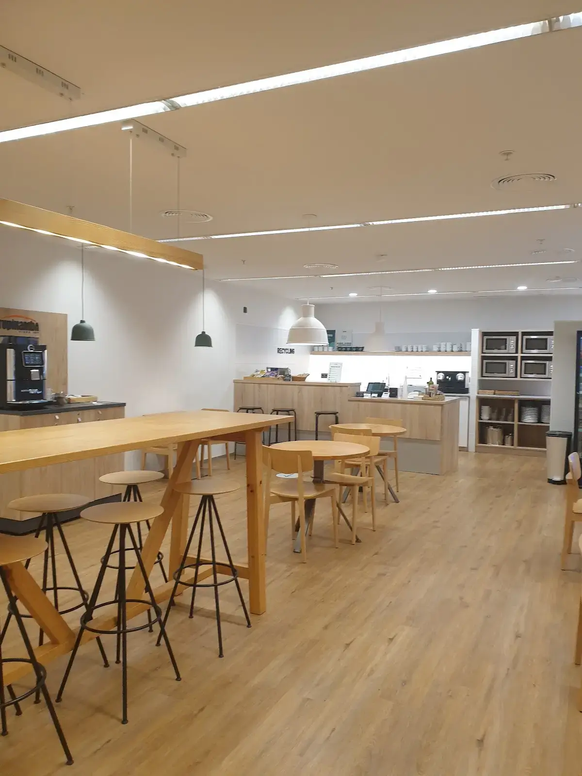 Monday Tibidabo interior photo 4