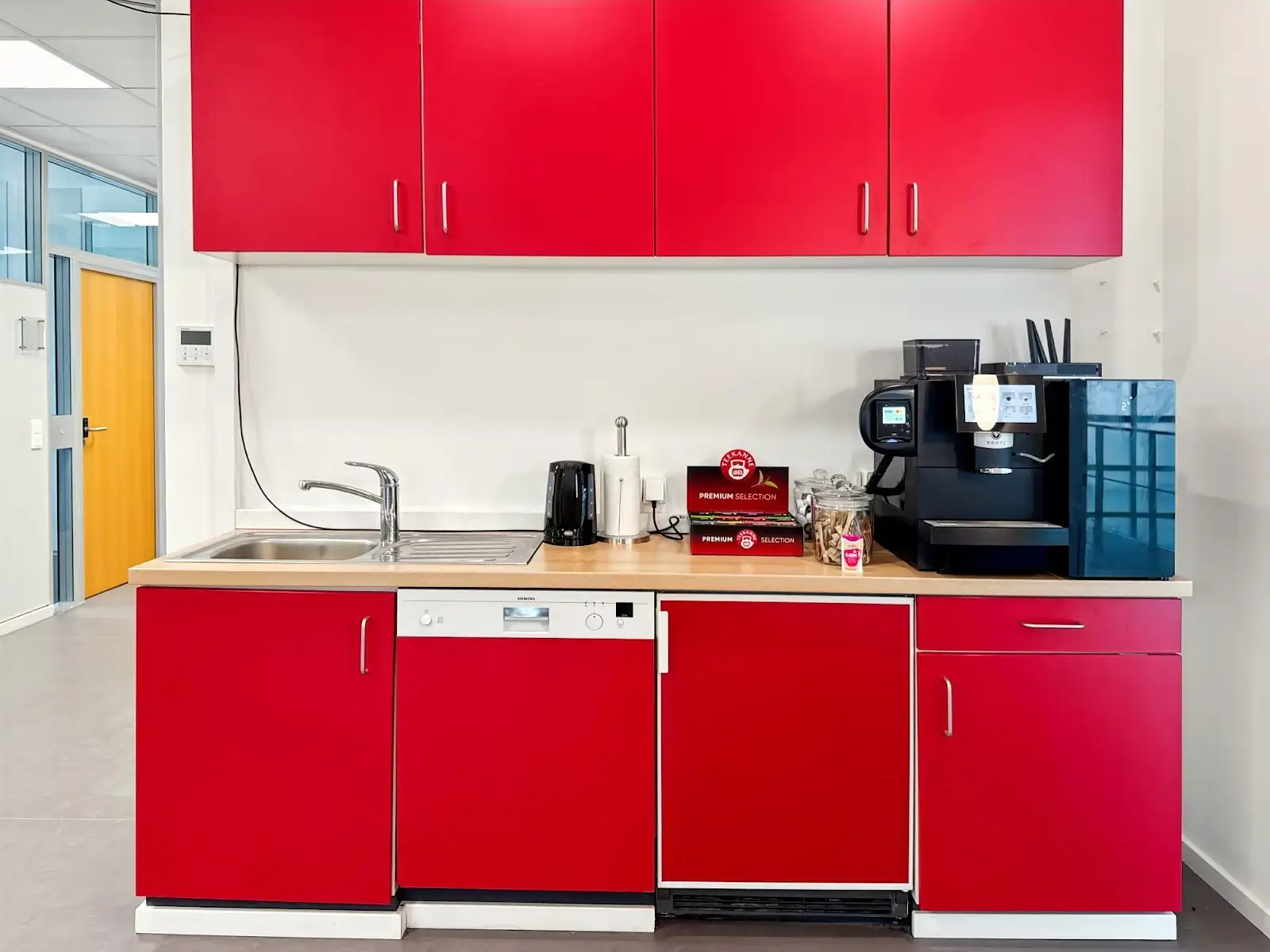 Regus Schwetzingen Carl-Benz-Straße interior photo 8