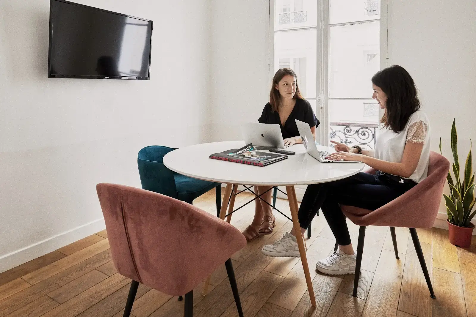 Morning, Caire interior photo 3