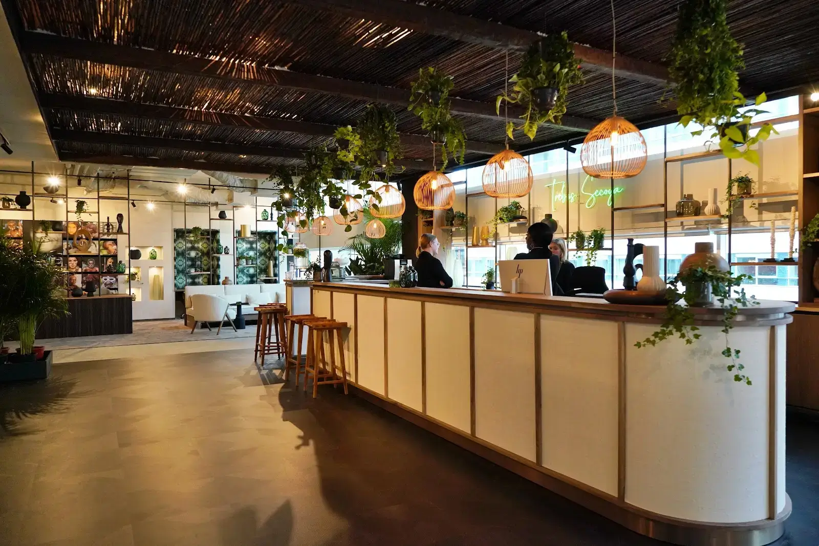 Tribes Amsterdam South Axis FOZ interior photo 4