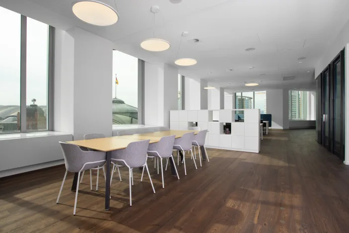 Regus Frankfurt Messeturm interior photo 5