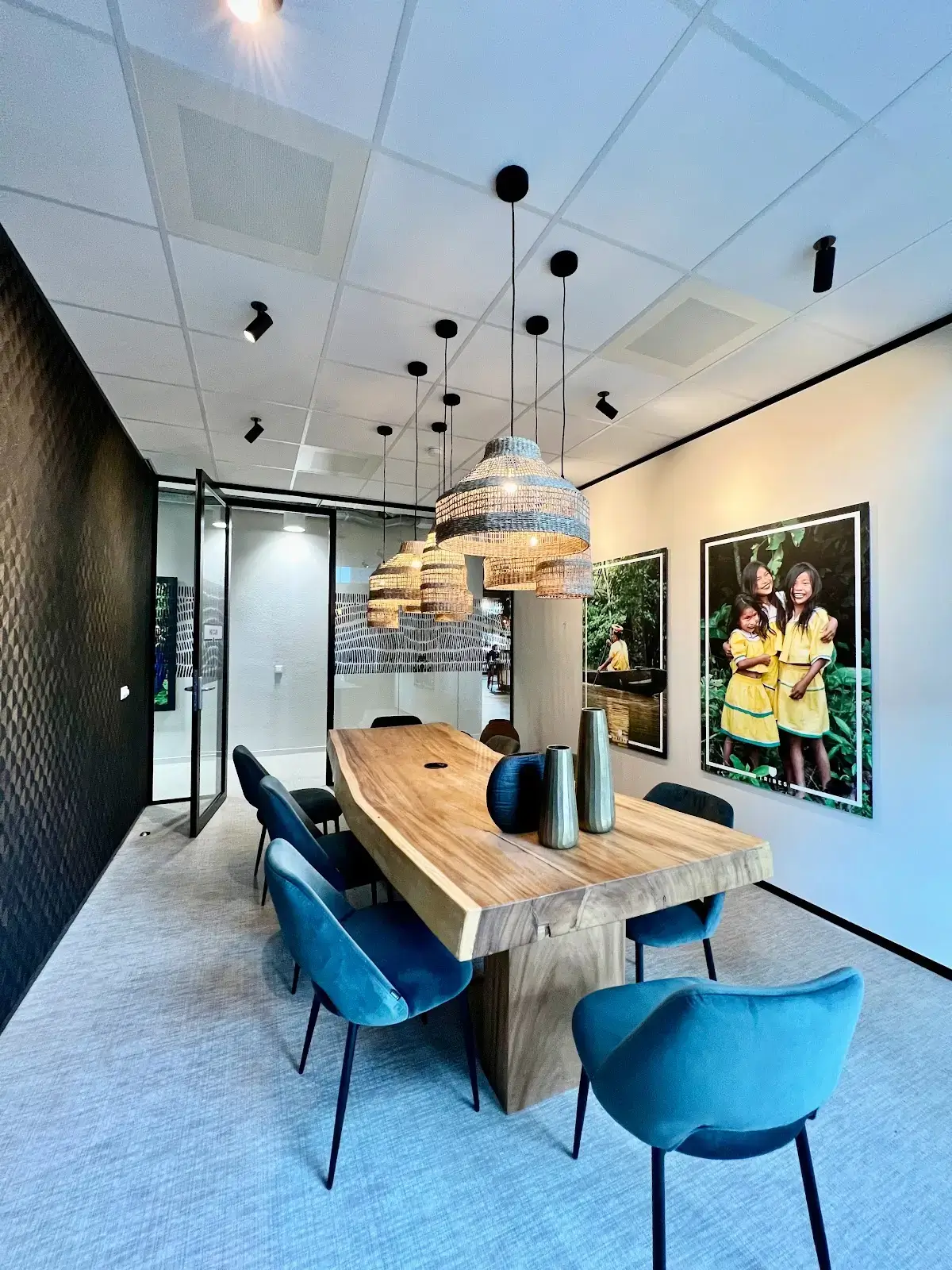 Tribes Amsterdam South Axis FOZ interior photo 6