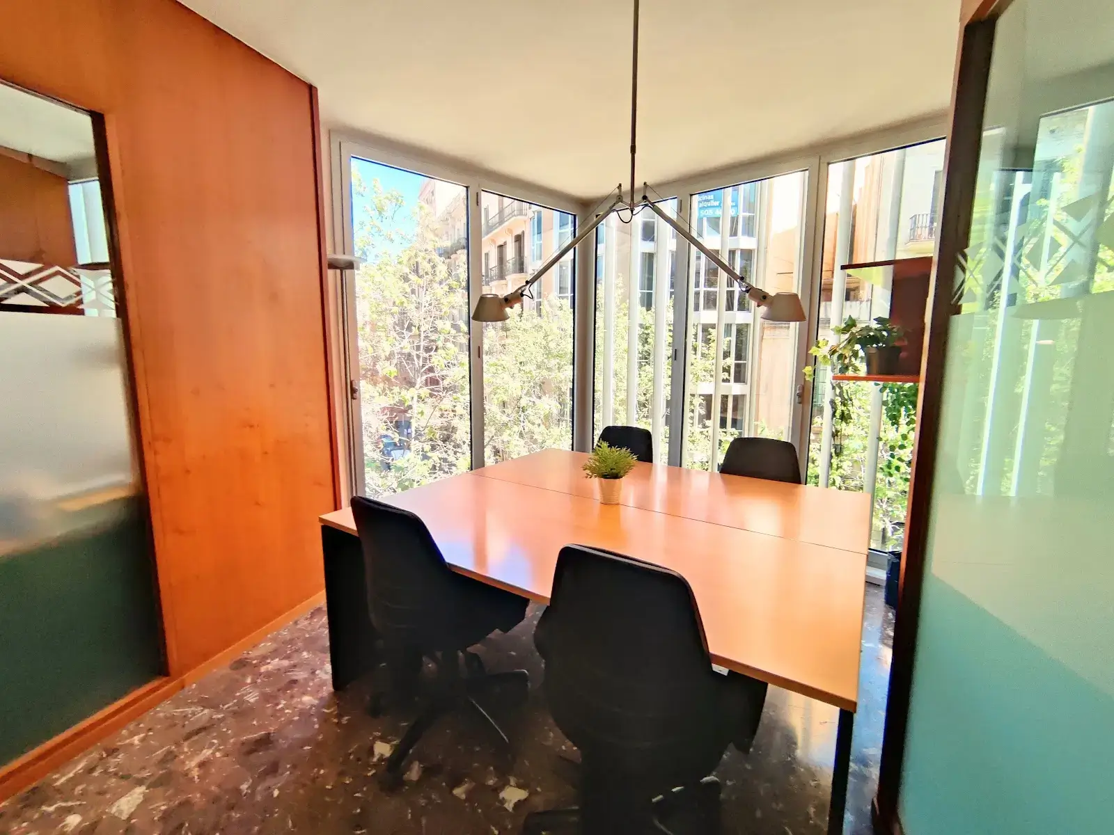 CREC Coworking Letamendi interior photo 10