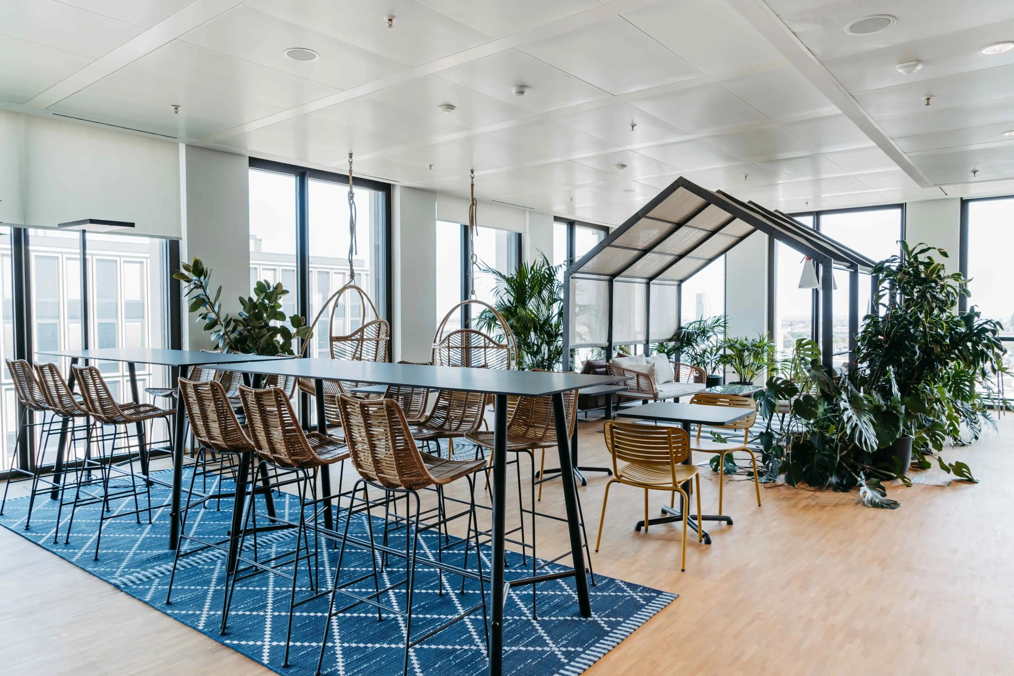 1000 Satellites Glückstein interior photo 4