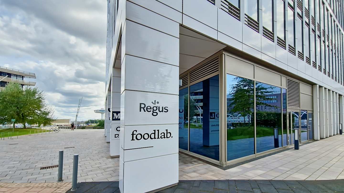 Regus Hamburg HafenCity interior photo 4