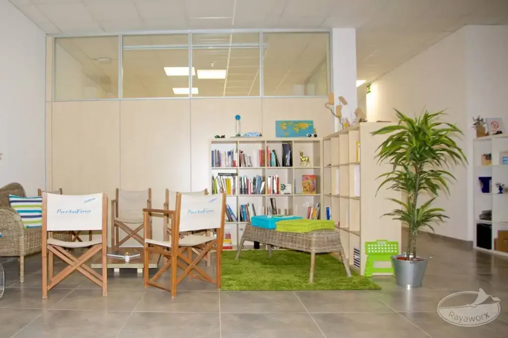 Rayaworx Coworking interior photo 4