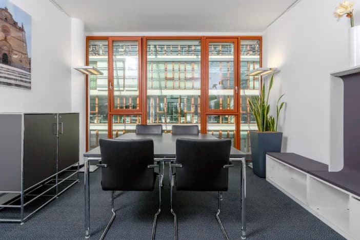 Signature by Regus - Stuttgart interior photo 4