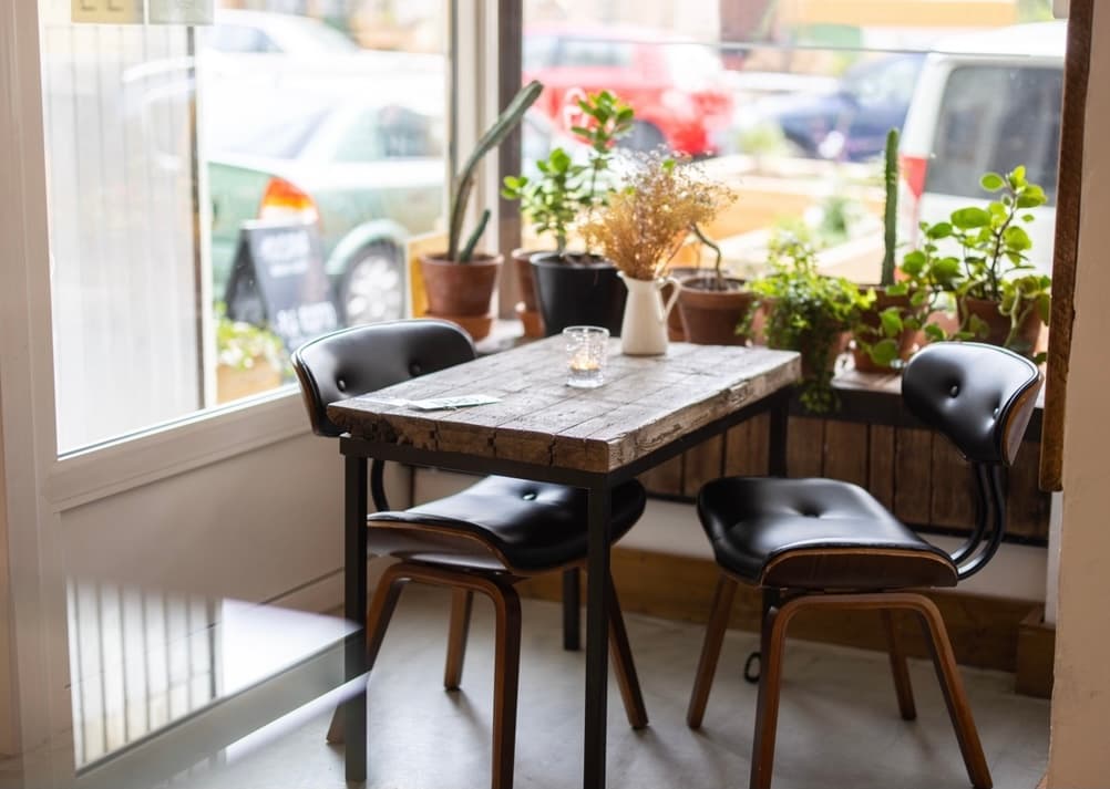 KleinMein Coffee & Coworking interior photo 10