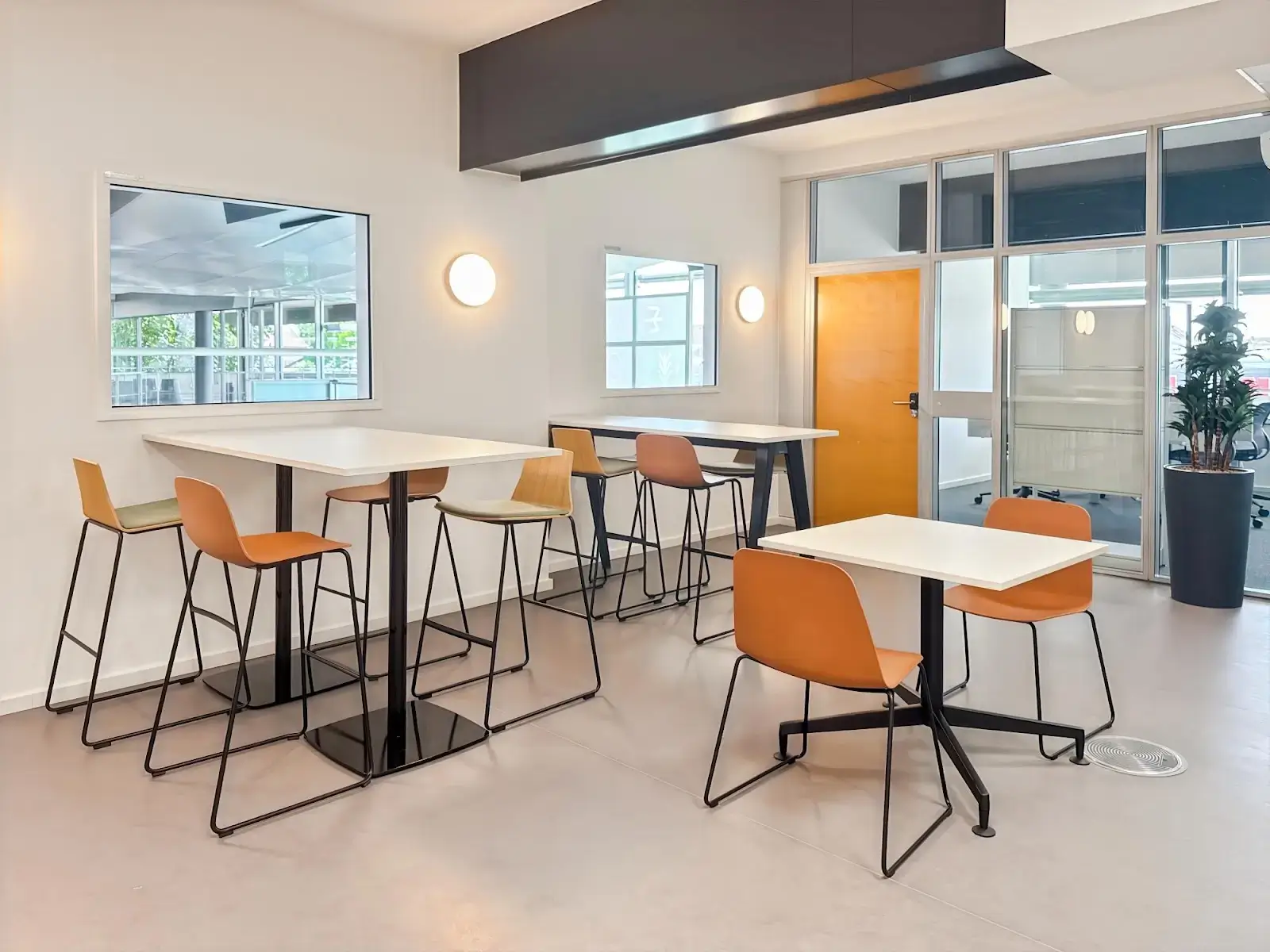 Regus Schwetzingen Carl-Benz-Straße interior photo 4