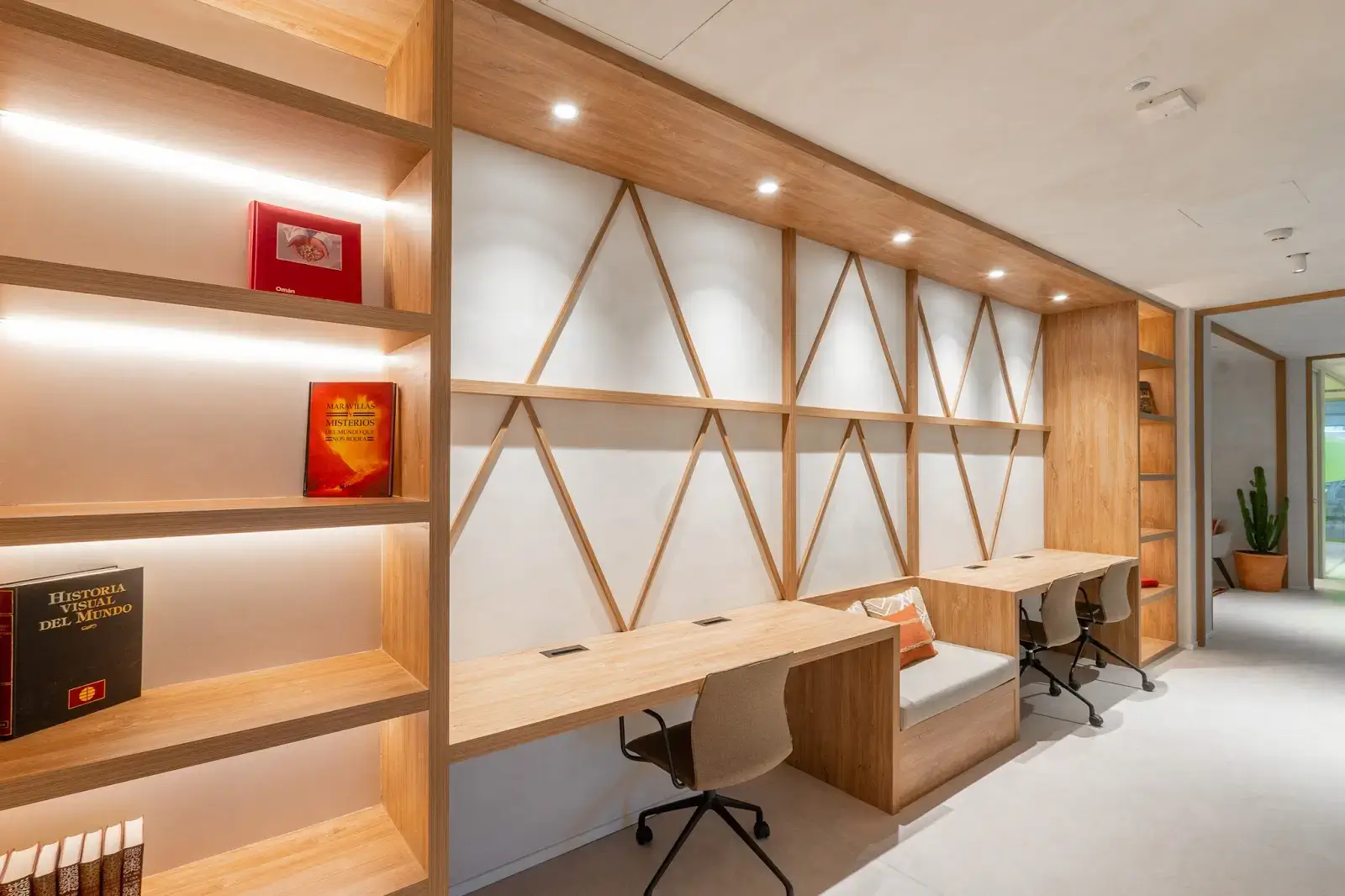 Coworking LOOM Campo de las Naciones interior photo 7