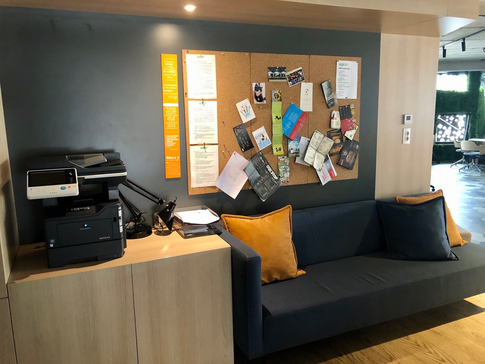 HUB387 interior photo 8