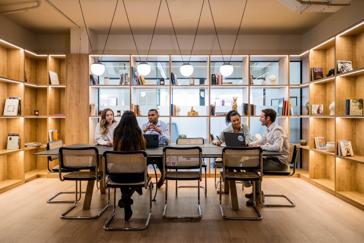 Monday Rio interior photo 6