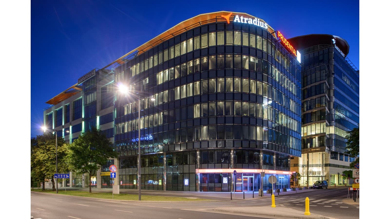 myhive Crown Point interior photo 2