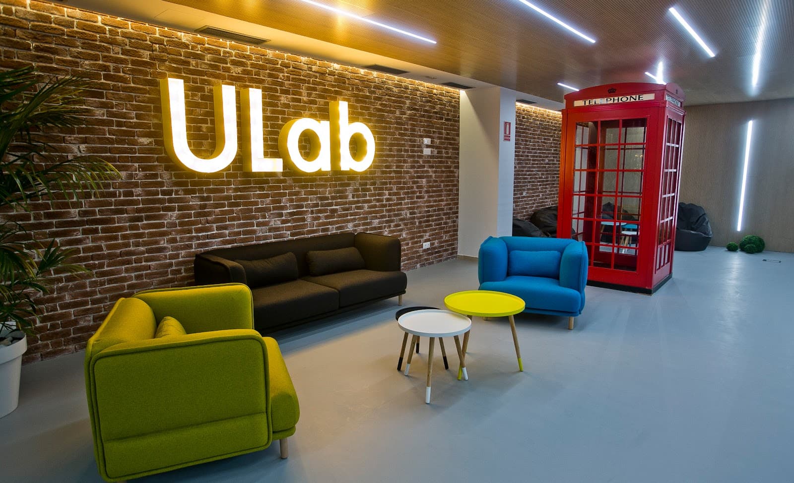 ULab IdeasMeeting Point interior photo 6