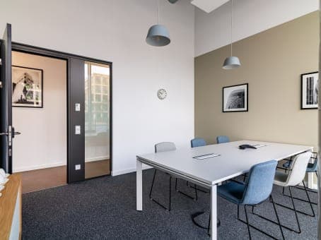 Regus Bad Homburg Basler Straße interior photo 3