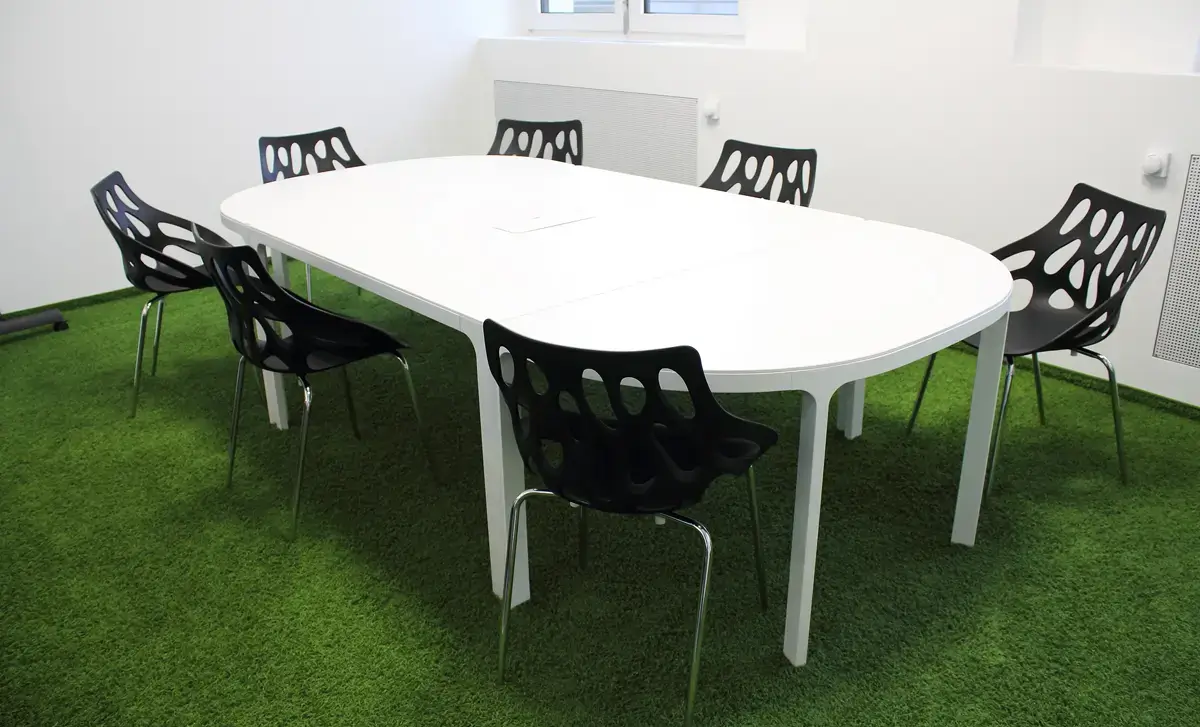 Rivvers Coworking Frankfurt Eastside interior photo 7