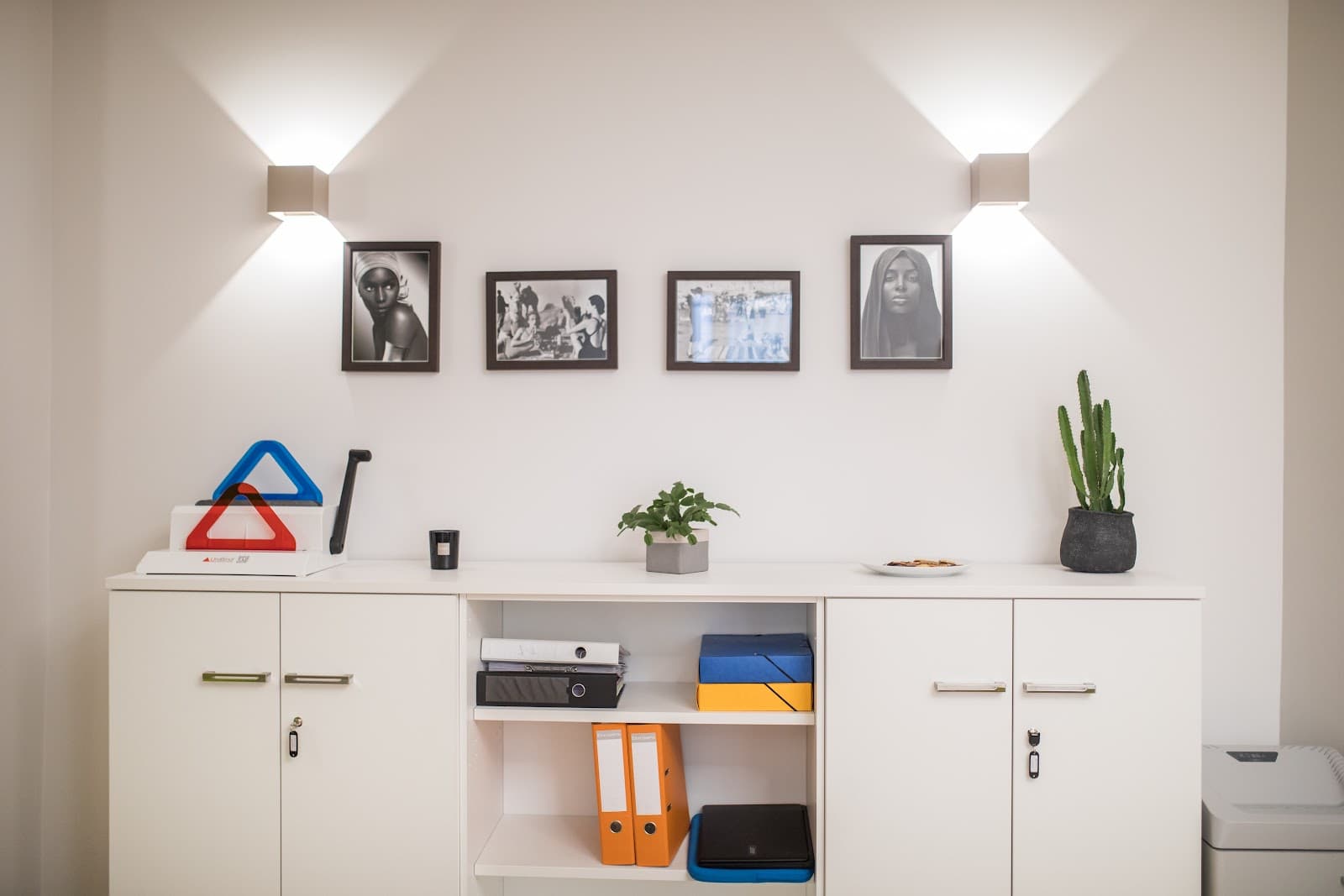 PARADIGM interior photo 8