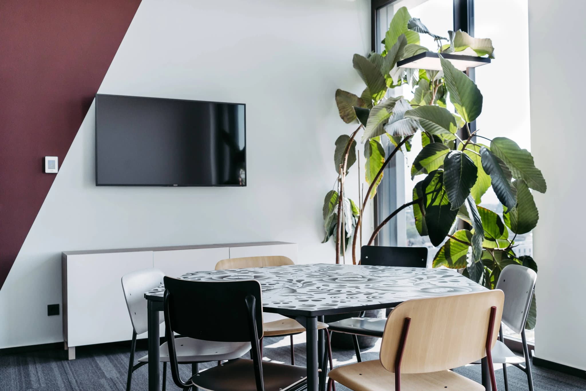 1000 Satellites Glückstein interior photo 2