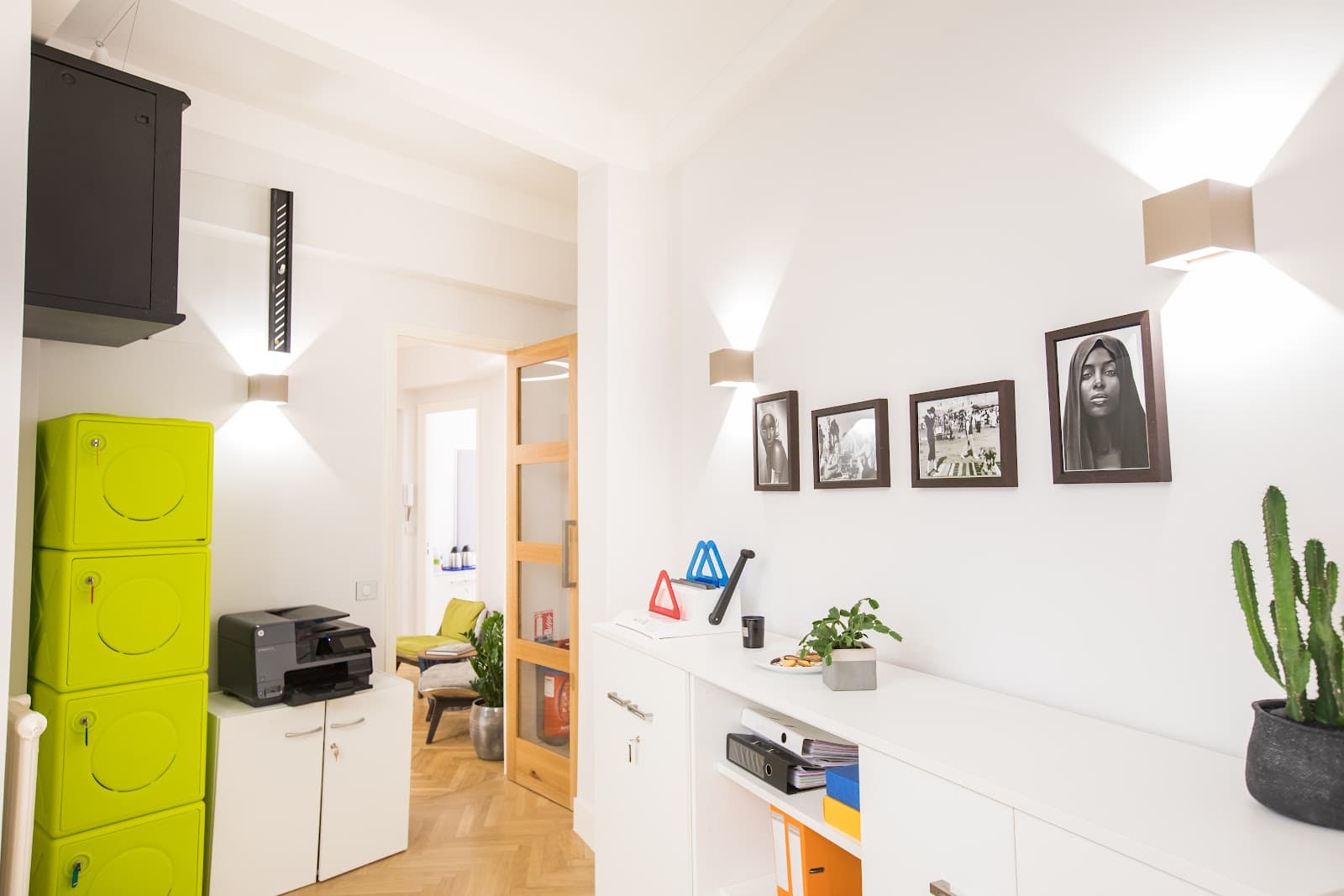 PARADIGM interior photo 2