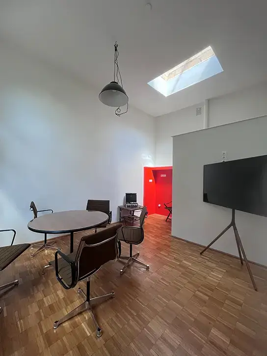 KONRAD RAUM interior photo 7