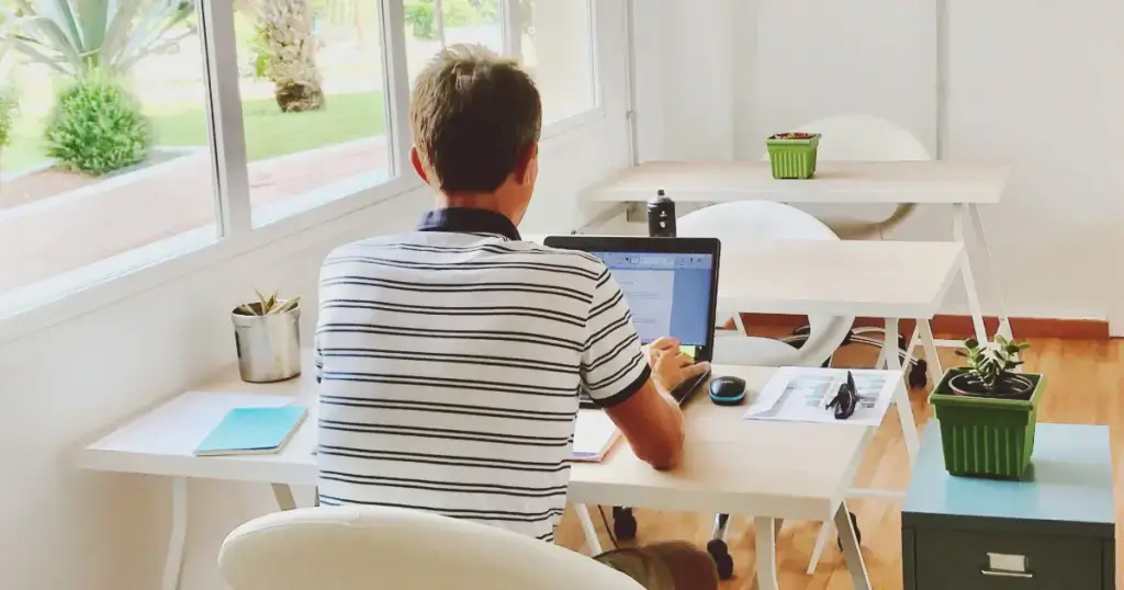 Simple Social Hub - Community · Coworking · Coliving interior photo 4