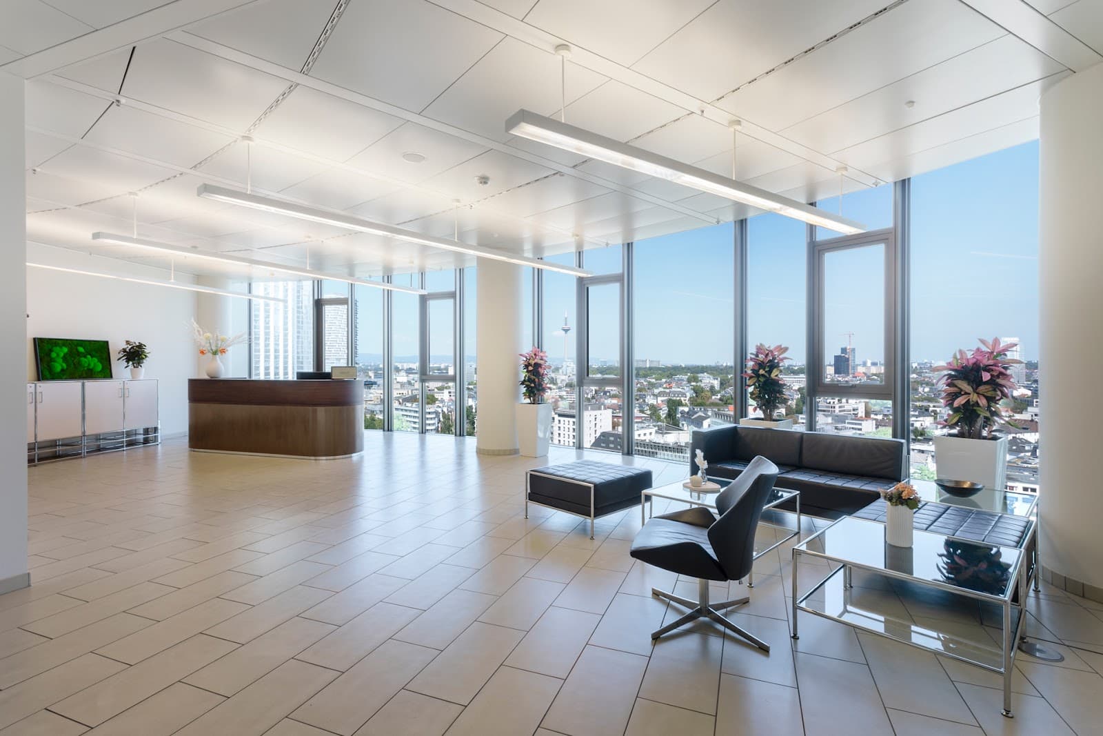 K-1 BusinessClub Tower 185 interior photo 7