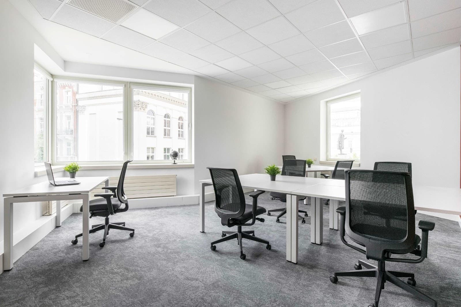 Regus Warsaw Sheraton Plaza interior photo 3