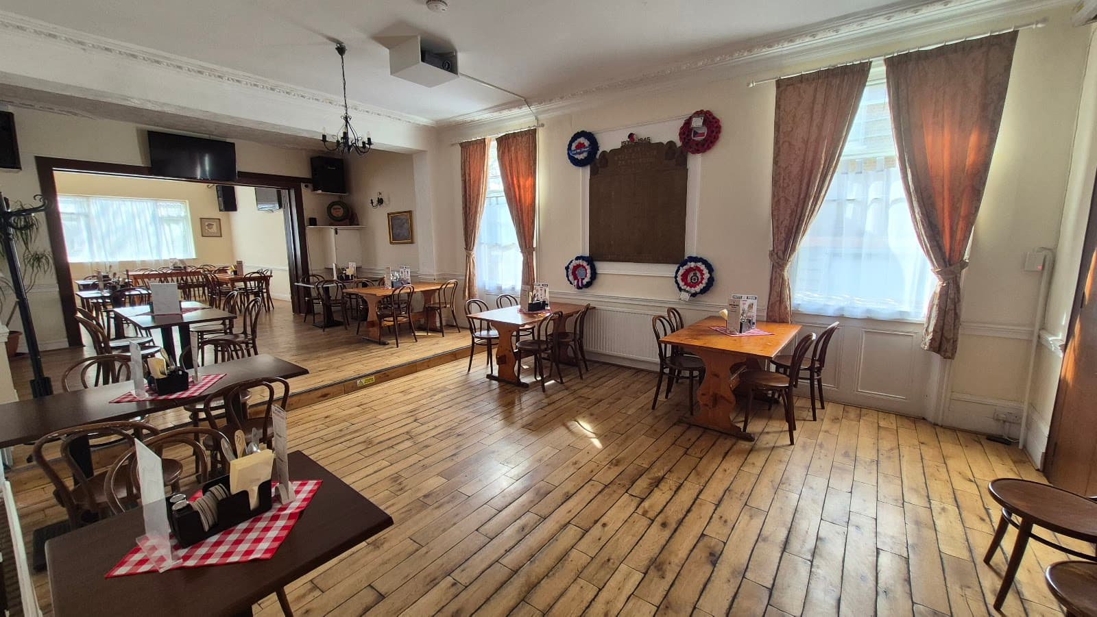 Bohemia House interior photo 4