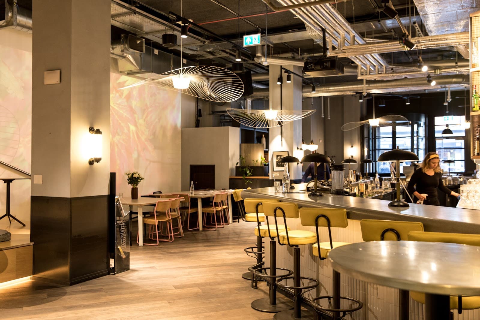 Fora - Central Street interior photo 3