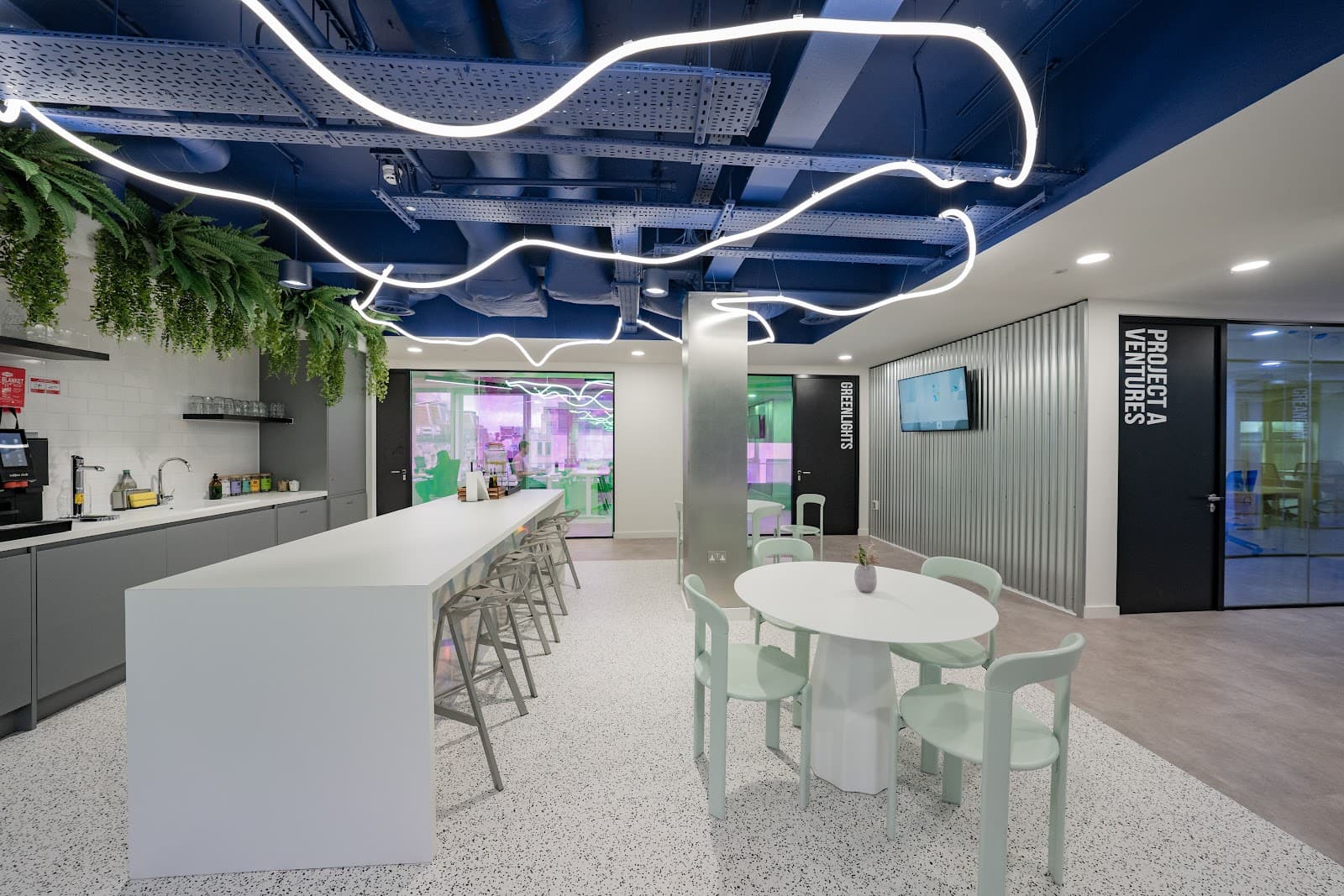 Huckletree Oxford Circus - West London Coworking & Office Space interior photo 5