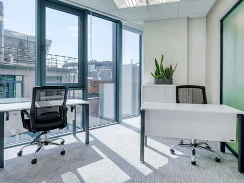 Regus - London, Victoria - Grosvenor Gardens interior photo 2