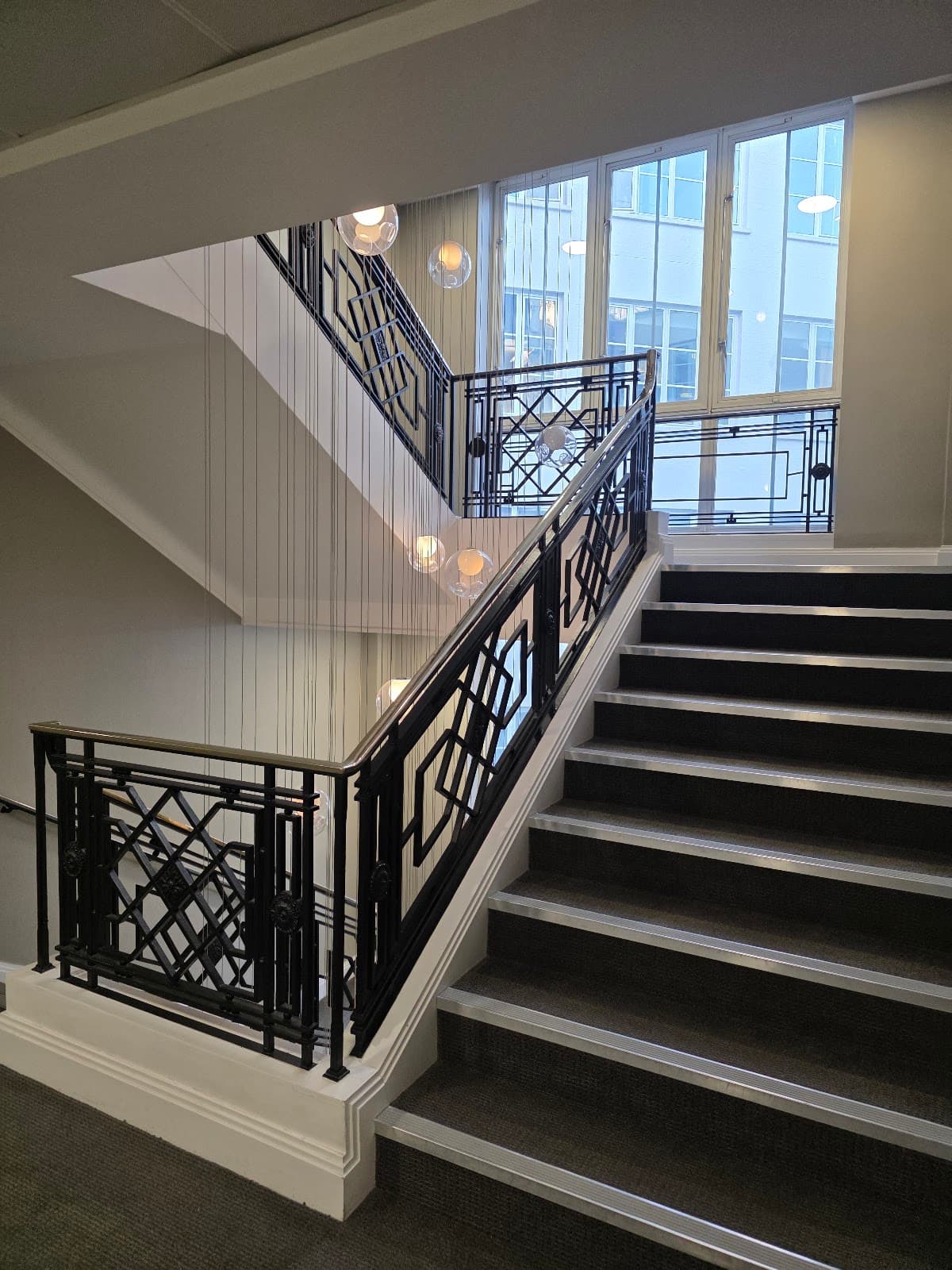 Regus - London, Victoria - Grosvenor Gardens interior photo 13