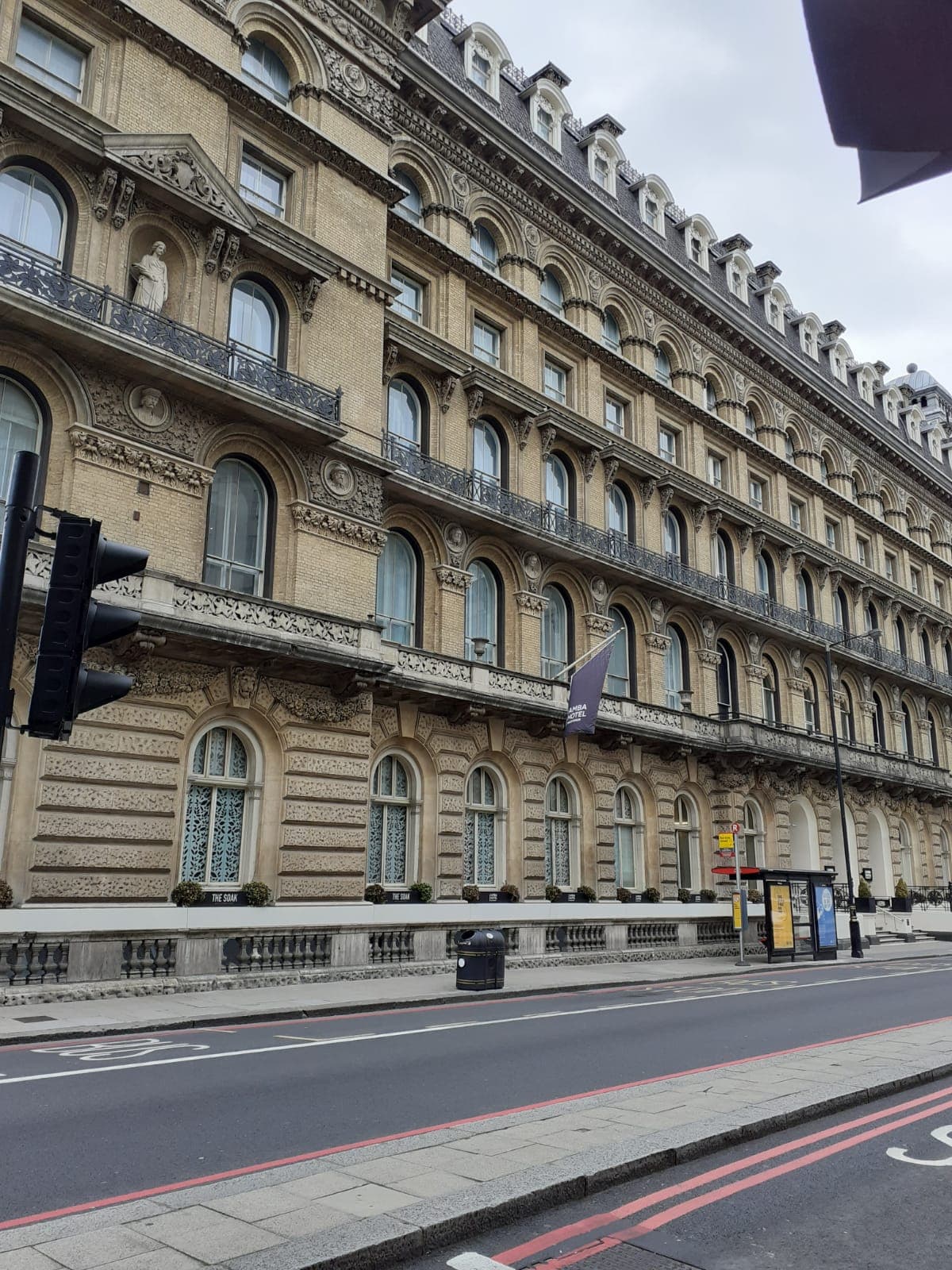 Regus - London, Victoria - Grosvenor Gardens interior photo 15