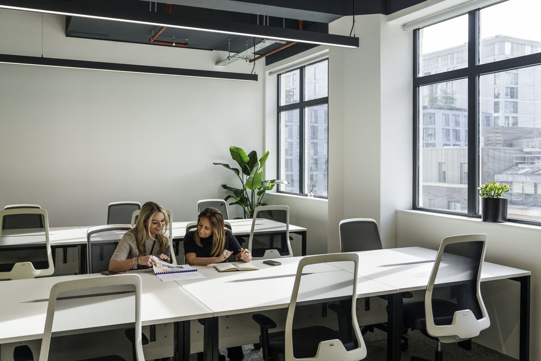 Serviced Offices Aldgate | BE Offices @ The White Chapel Building interior photo 5