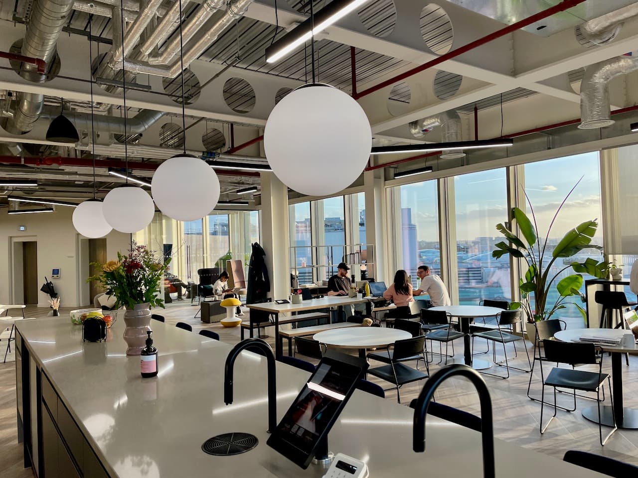 Venture X White City - The Future of Workspace interior photo 4