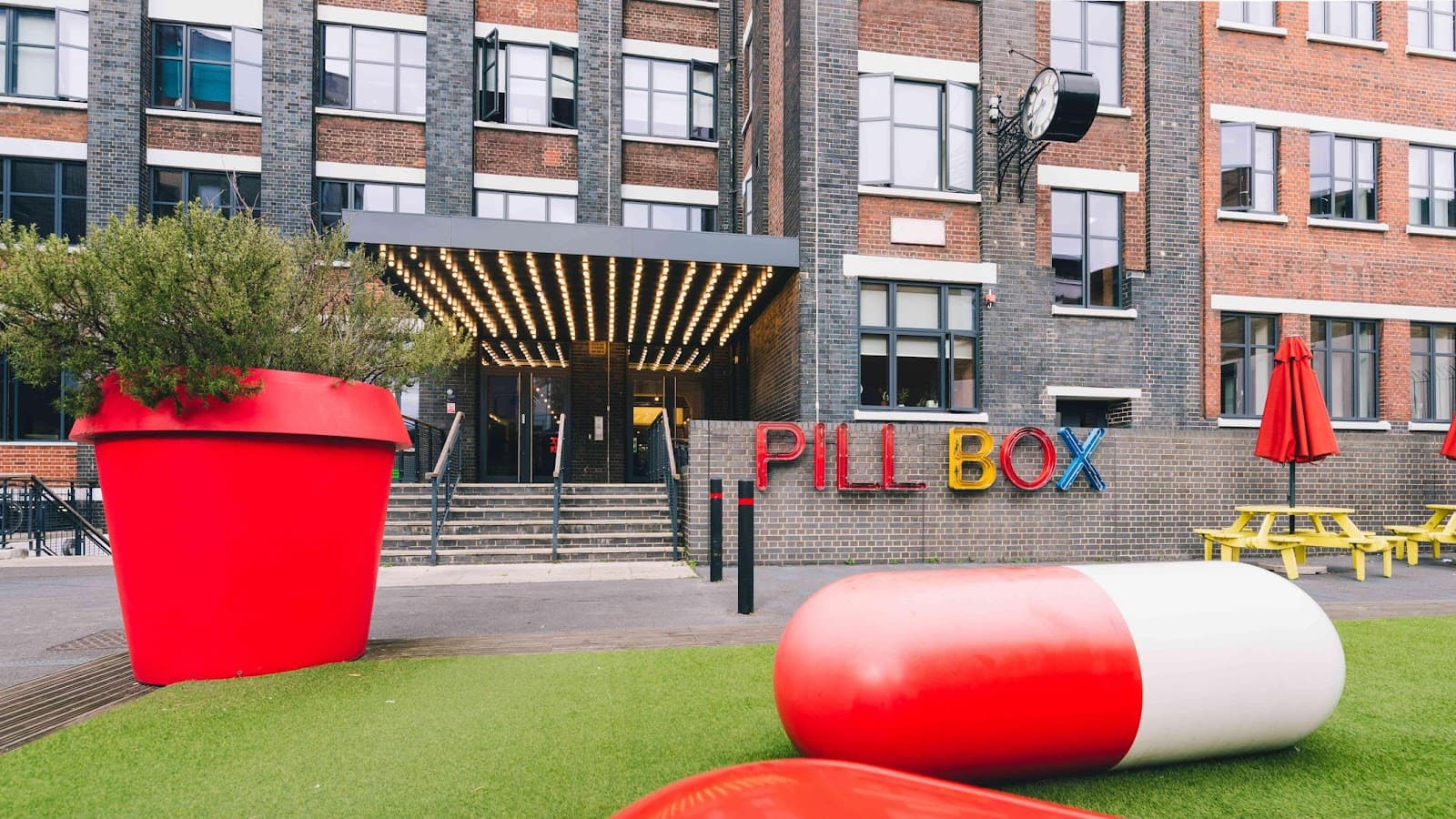 Workspace® | Pill Box interior photo 8