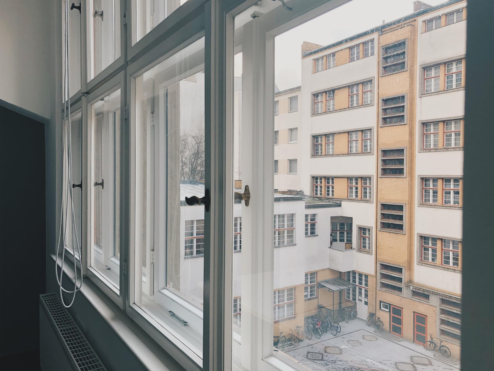 b+office interior photo 10