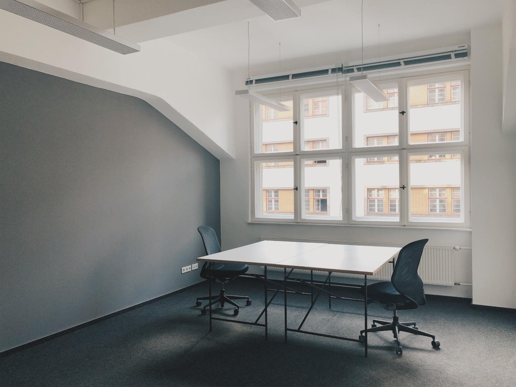 b+office interior photo 8