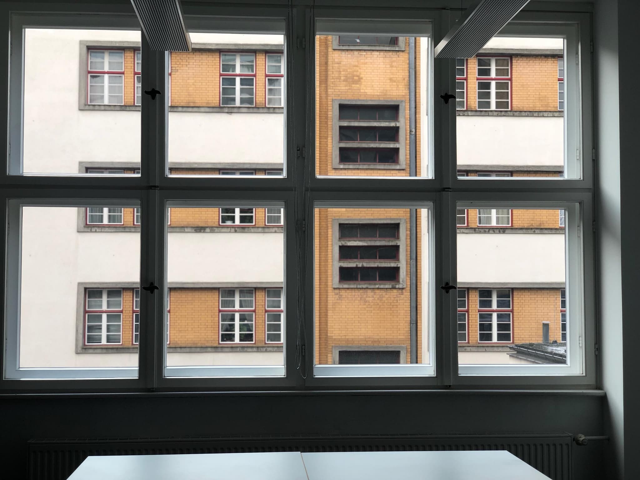 b+office interior photo 9