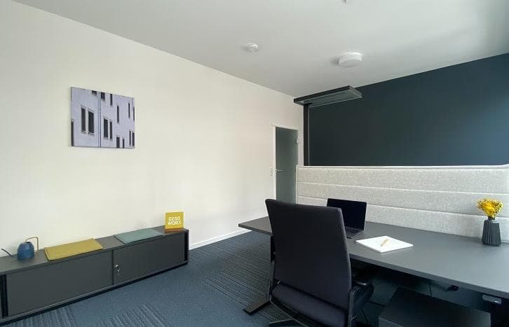 worqs coworking interior photo 4