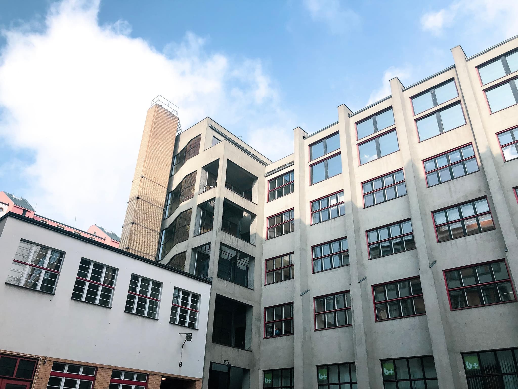 b+office interior photo 12