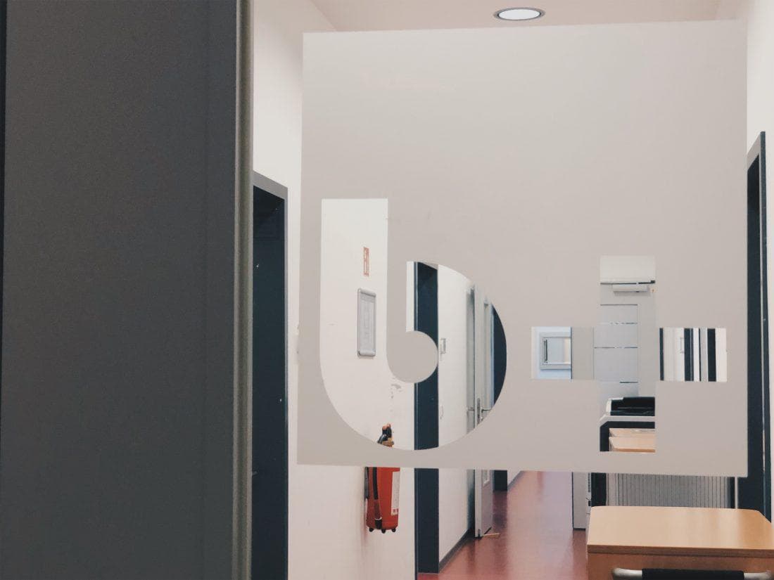 b+office interior photo 5